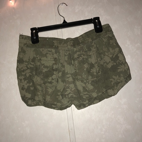 Shorts - Picture 2 of 3